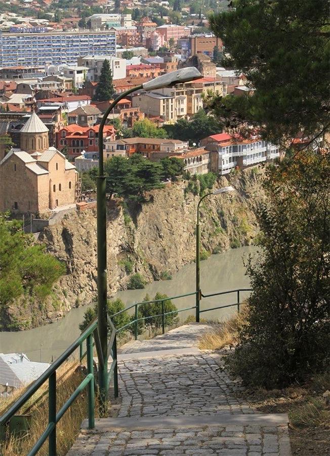 Big Three Apartments In Avlabari, Old Tiflis Exterior foto